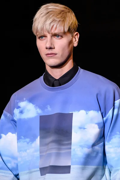 Look 25
